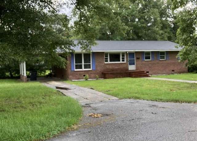 Property at 912 N Withlacoochee Ave, Marion, SC 29571, 3 beds, 2 baths