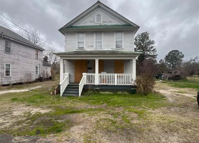 Property at 141 Beauregard St, Lake City, SC 29560, 3 beds, 2 baths