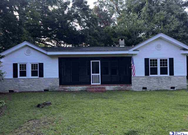 Property at 506 W College Ave, Hartsville, SC 29550, 3 beds, 2 baths
