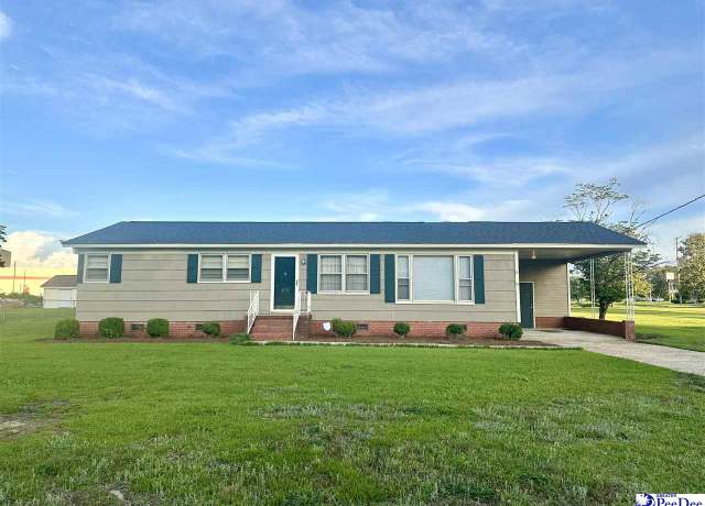 Property at 206 Pecan Dr, Cheraw, SC 29520, 3 beds, 2 baths