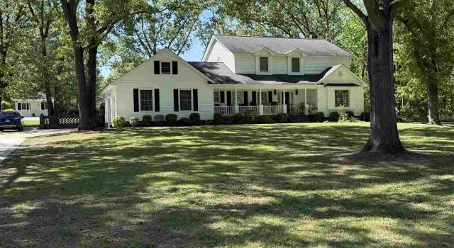 Photo of 705 Lakeshore Dr, Bennettsville, SC 29512