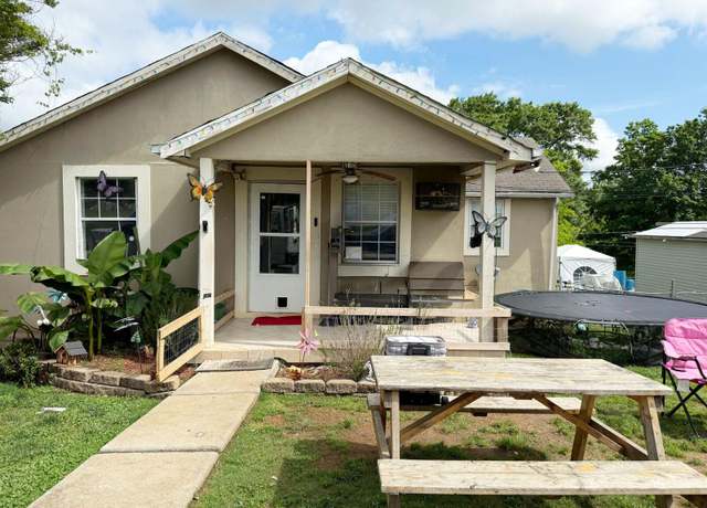 Property at 604 Childress Avenue Ave, Sweetwater, TN 37874, 3 beds, 1 bath