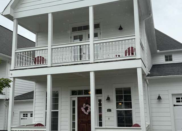 Property at 1101 Main St, Loudon, TN 37774, 3 beds, 3.5 baths
