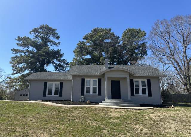 Property at 115 Oak St, Sparta, TN 38583, 3 beds, 2 baths