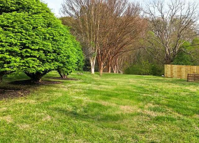 Property at 165 Brentwood Place Pl, Lenoir City, TN 37772