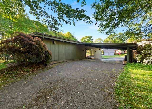 Property at 114 S Matlock Ave, Athens, TN 37303, 3 beds, 2 baths
