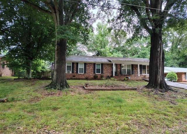 Property at 561 Desha Dr, Jackson, TN 38301, 3 beds, 2 baths