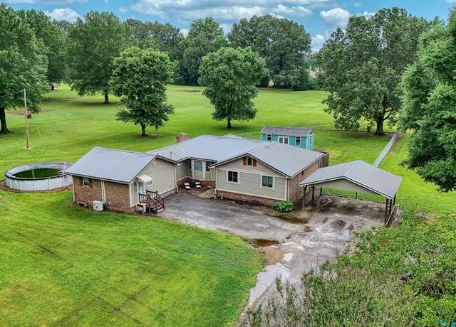Property at 195 Noles Ln, Huntingdon, TN 38344, 5 beds, 3 baths