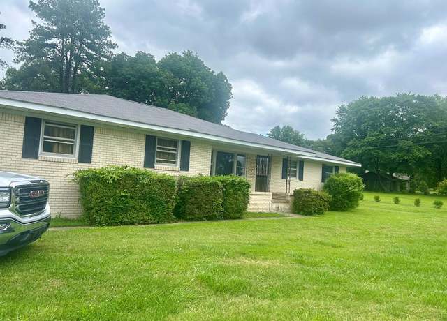 Property at 933 University St, Martin, TN 38237, 3 beds, 1.5 baths