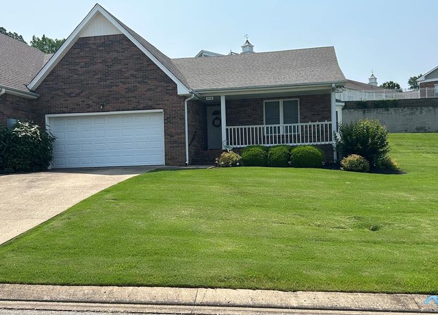 Property at 305B Paris Harbor Dr, Paris, TN 38342, 2 beds, 2 baths