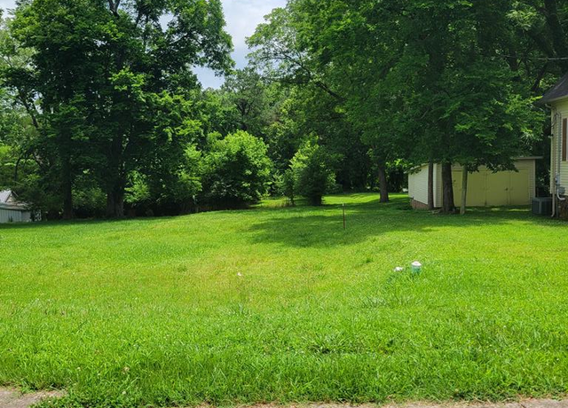 Property at 207 Blakemore St, Paris, TN 38242