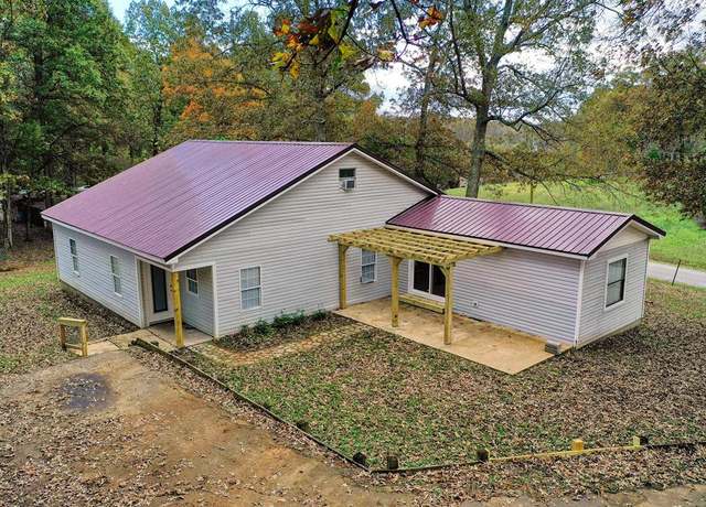 Property at 725 Clear Lake Rd, Mckenzie, TN 38201, 3 beds, 1.5 baths
