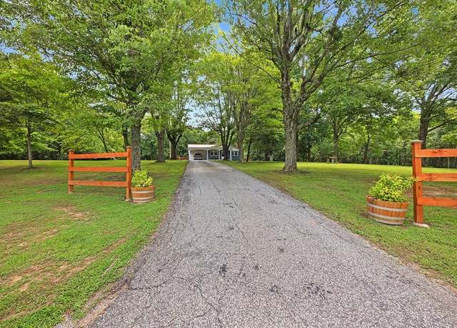 Property at 2233 Old Mckenzie Hwy, Paris, TN 38242, 3 beds, 1 bath