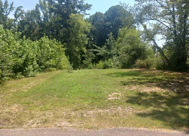 Property at 121 Davidson St, Camden, TN 38320