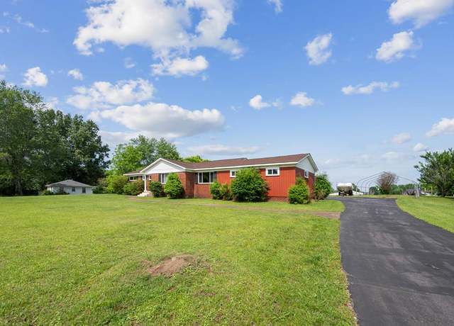 Property at 17835 Main St, Huntingdon, TN 38344, 3 beds, 2 baths