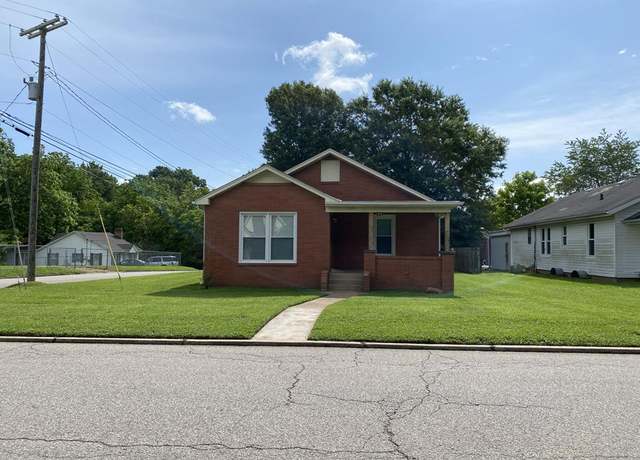 Property at 109 N Lake St, Paris, TN 38201, 3 beds, 2 baths