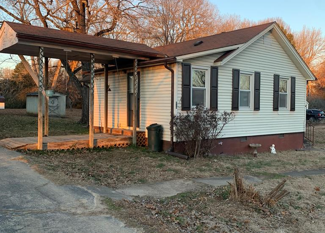 Property at 238 Watson St, Camden, TN 38320, 2 beds, 1 bath