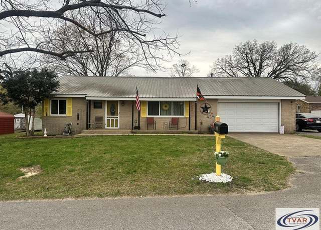 Property at 73 Reynolds St, Mckenzie, TN 38201, 3 beds, 2 baths