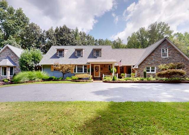 Property at 615 Anderson Dr, Paris, TN 38242, 5 beds, 4 baths