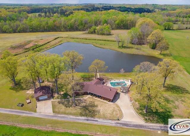 Property at 250 Lakeview Manor Ln, Springville, TN 38256, 4 beds, 3 baths