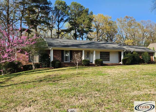 Property at 565 Paris St, Mckenzie, TN 38201, 5 beds, 3 baths