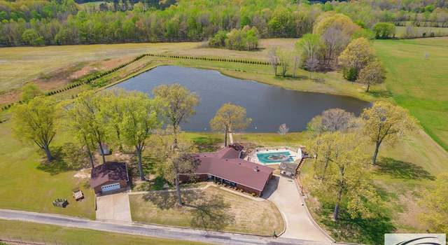 Photo of 250 Lakeview Manor Ln, Springville, TN 38256