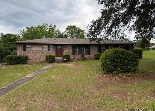 Property at 215 Walnut Dr, Enterprise, AL 36330, 3 beds, 2 baths