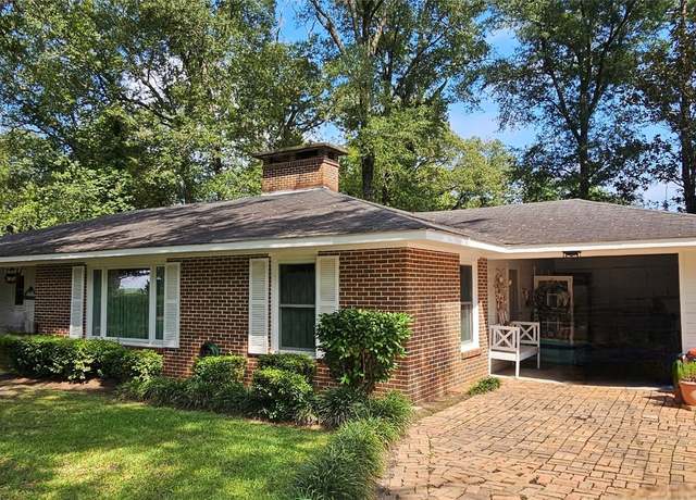 Property at 166 Garner Dr, Ozark, AL 36360, 3 beds, 2 baths
