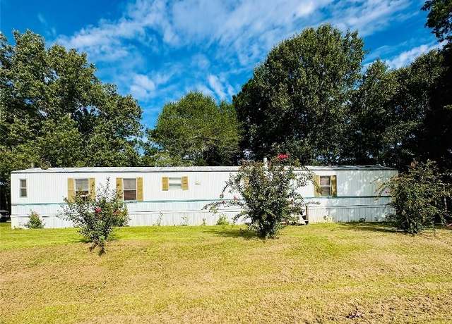 Property at 725 N John St, New Brockton, AL 36351, 3 beds, 2 baths