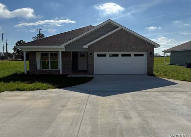 Property at 718 N John St, New Brockton, AL 36351, 3 beds, 2 baths