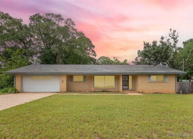 Property at 201 Walnut Dr, Enterprise, AL 36330, 3 beds, 2 baths