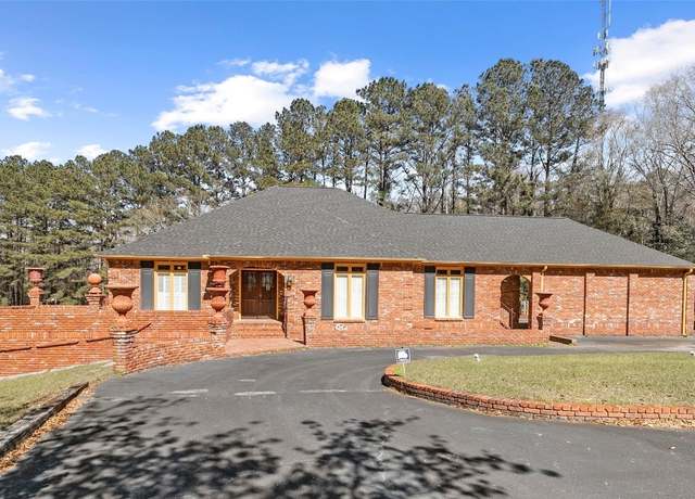 Property at 261 Peacock Pkwy, Ozark, AL 36360, 3 beds, 4.5 baths