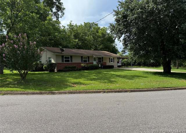 Property at 104 Falcon Dr, Enterprise, AL 36330, 3 beds, 1 bath