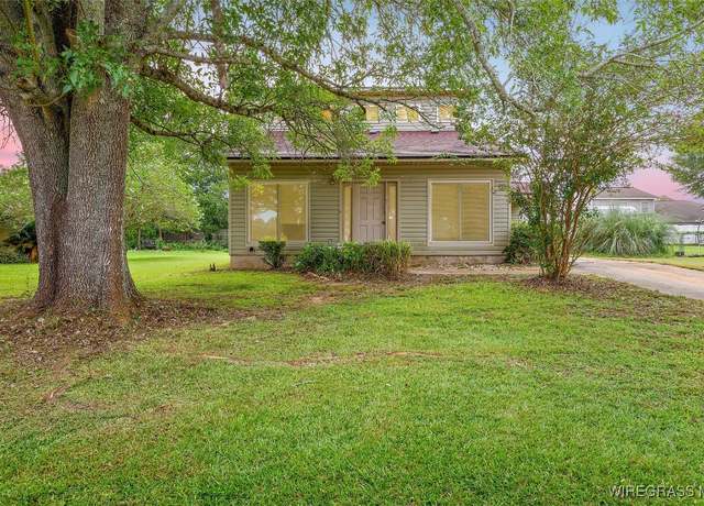 Property at 201 Fairfield Dr, Enterprise, AL 36330, 3 beds, 2 baths
