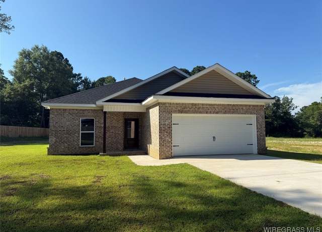 Property at 224 Russell Pl, Elba, AL 36323, 3 beds, 2 baths