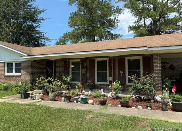 Property at 1113 Oak Ave, Elba, AL 36323, 3 beds, 2 baths