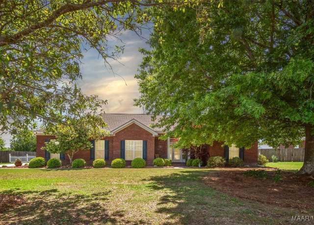 Property at 108 Lake Ln, Headland, AL 36345, 3 beds, 2 baths
