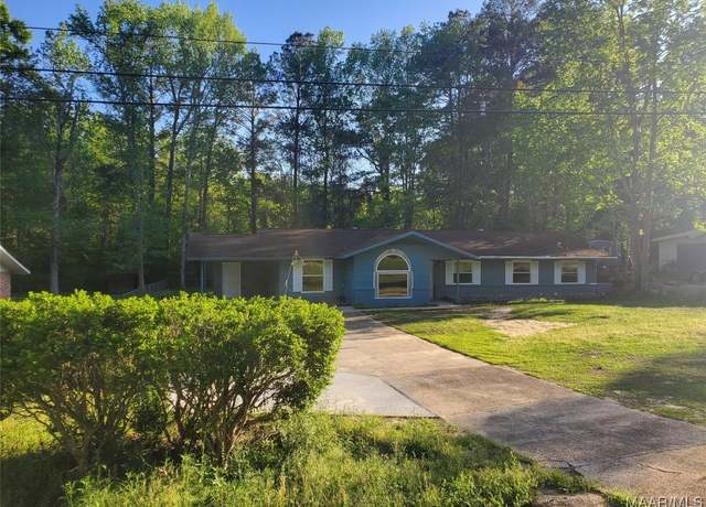 Property at 1048 E Roy Parker Rd, Ozark, AL 36360, 4 beds, 2.5 baths