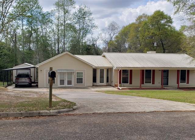 Property at 101 Comanche St, Daleville, AL 36322, 3 beds, 2 baths