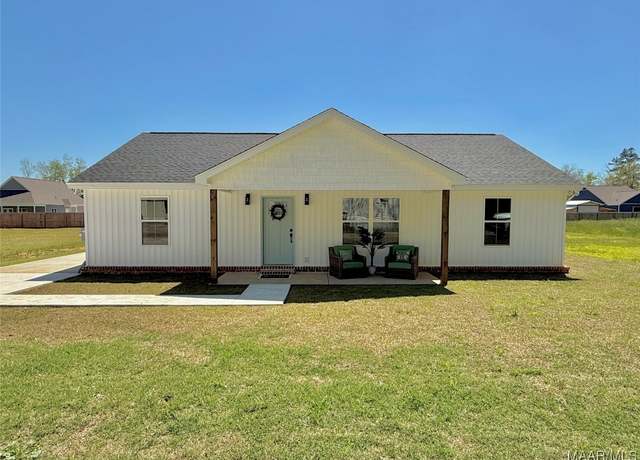 Property at 200 Loveless St, Hartford, AL 36344, 3 beds, 2 baths