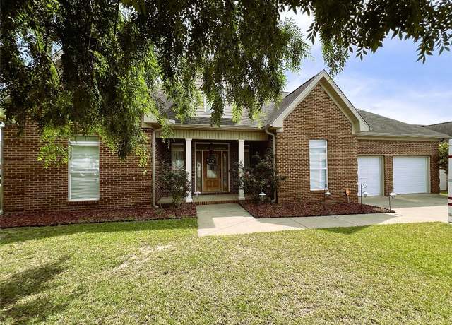 Property at 205 Lace Dr, Dothan, AL 36301, 3 beds, 2 baths