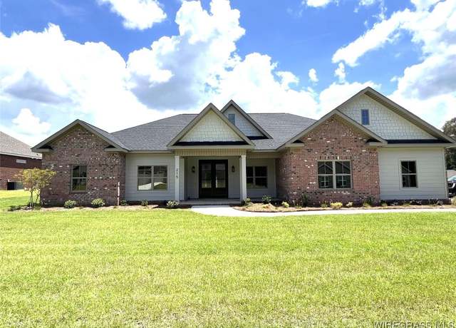 Property at 215 Bella Dr, Enterprise, AL 36330, 4 beds, 3 baths