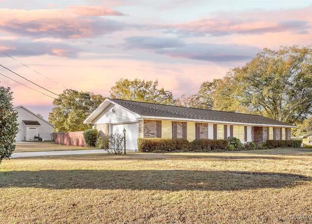 Property at 1902 Adrian Rd, Dothan, AL 36303, 3 beds, 2 baths