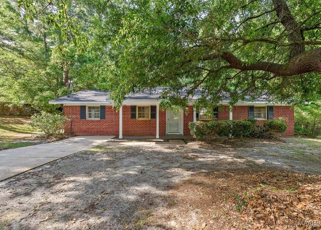Property at 139 Merrydell Dr, Ozark, AL 36360, 3 beds, 2 baths