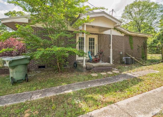 Property at 160 Meadowview Dr, Ozark, AL 36360, 3 beds, 2 baths