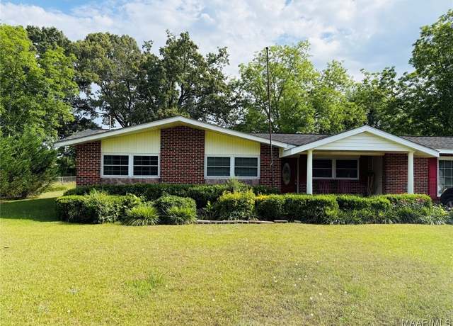 Property at 210 Plaza Dr, Daleville, AL 36322, 3 beds, 1 bath