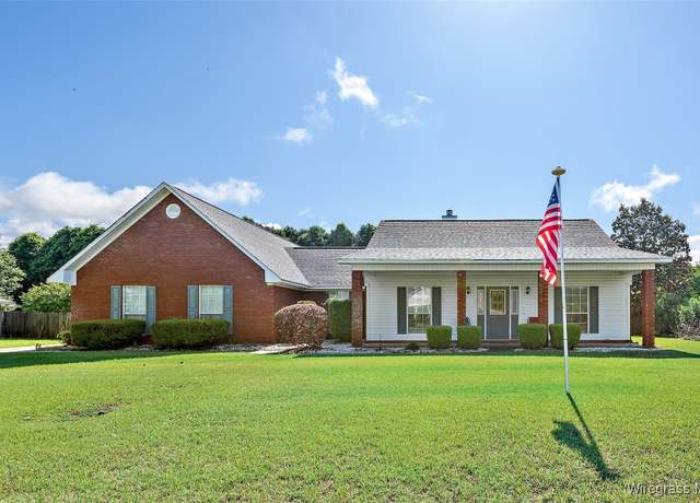 Property at 104 Britt Dr, Enterprise, AL 36330, 3 beds, 2.5 baths