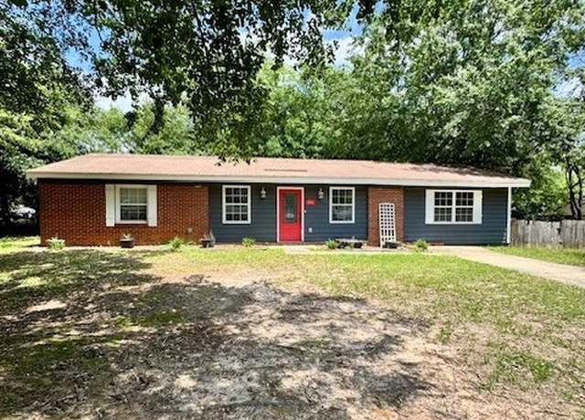 Property at 106 Deerfield Dr, Enterprise, AL 36330, 4 beds, 2.5 baths