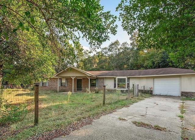 Property at 131 Rosewood Cir, Ozark, AL 36360, 2 beds, 2 baths