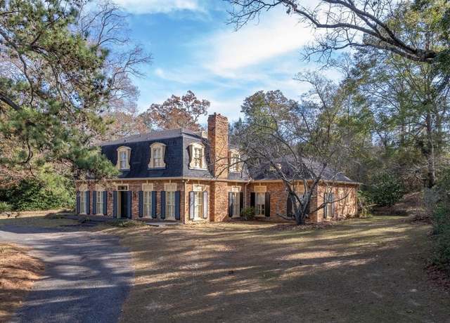 Property at 276 Squirrel Dr, Ozark, AL 36360, 5 beds, 3.5 baths